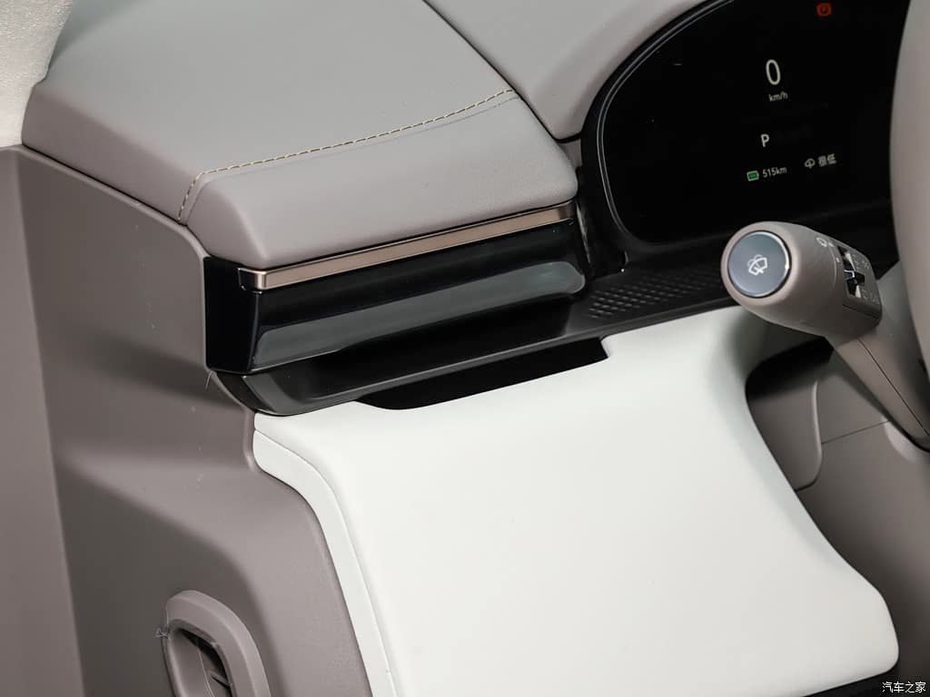 2025 Zeekr 7X — Zeekr 7X centre console and display, for export