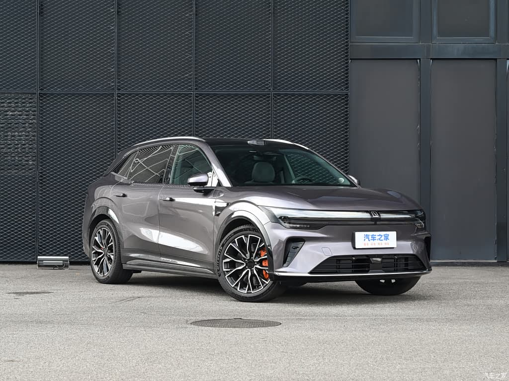 2025 Zeekr 7X — Zeekr 7X front three-quarter view, for export