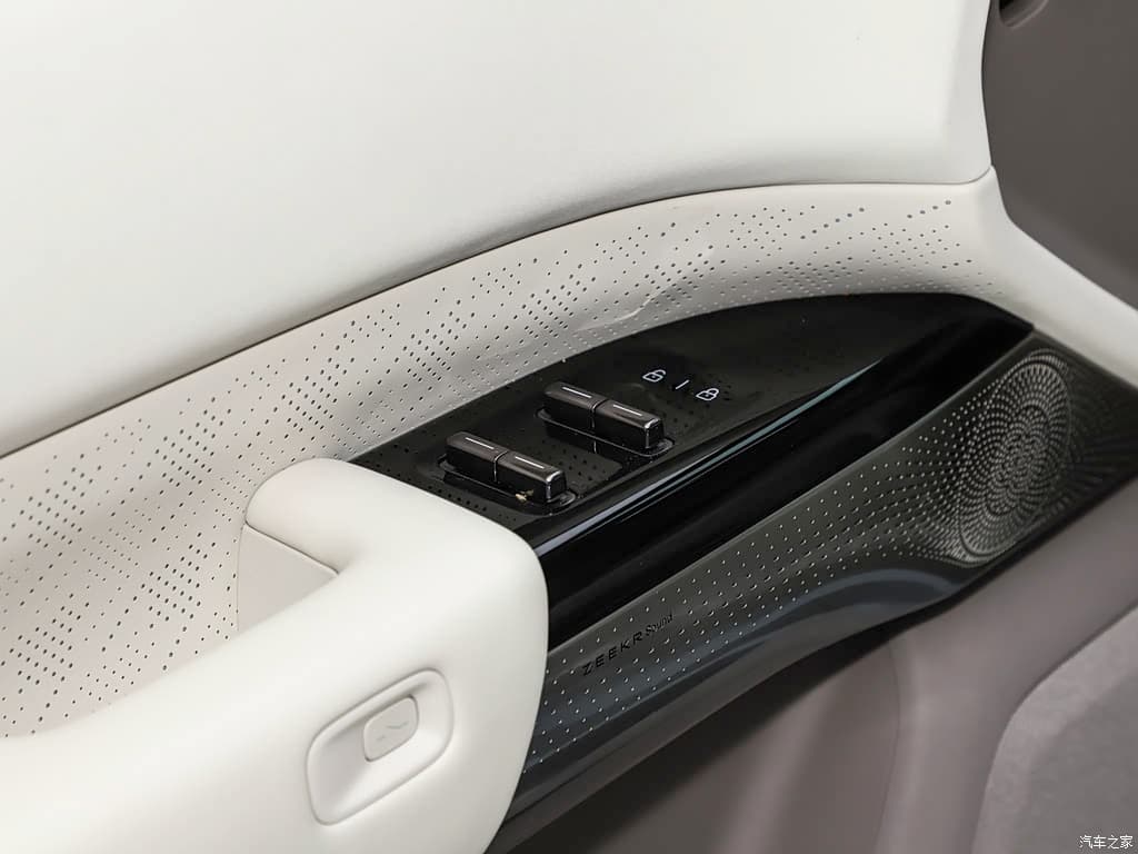 2025 Zeekr 7X — Zeekr 7X rear seats, for export
